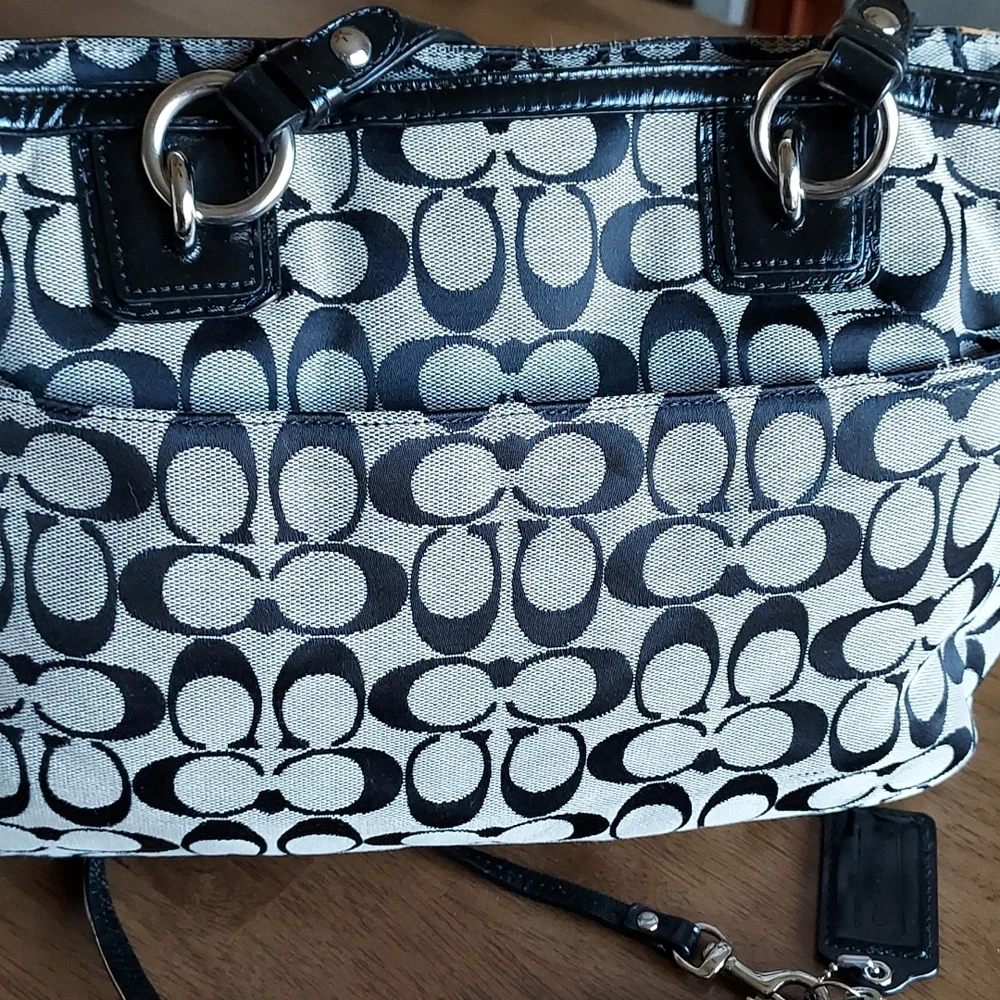 Coach Gallery Signature Tote w/ a Wristlet (RARE) - Picture 14 of 17